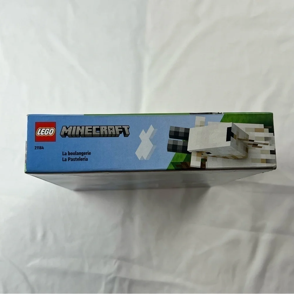 Lego Minecraft The Bakery - 21184 - 3 Figurines and a Goat - Village - NWT