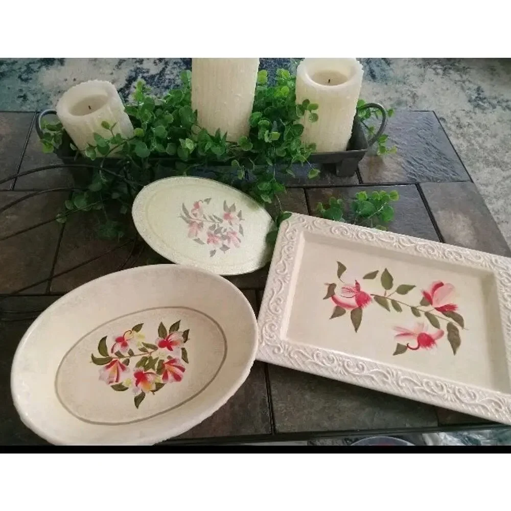 Temp Tations Magnolia Pattern 4pc Set -1.5qt Bsker, Rack, Trivet & 10x14 platter