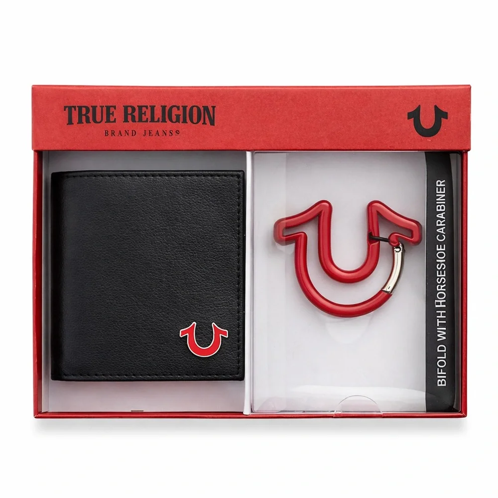 NIB True Religion Men’s Black Leather Bifold Wallet Red Horseshoe Carabiner Set