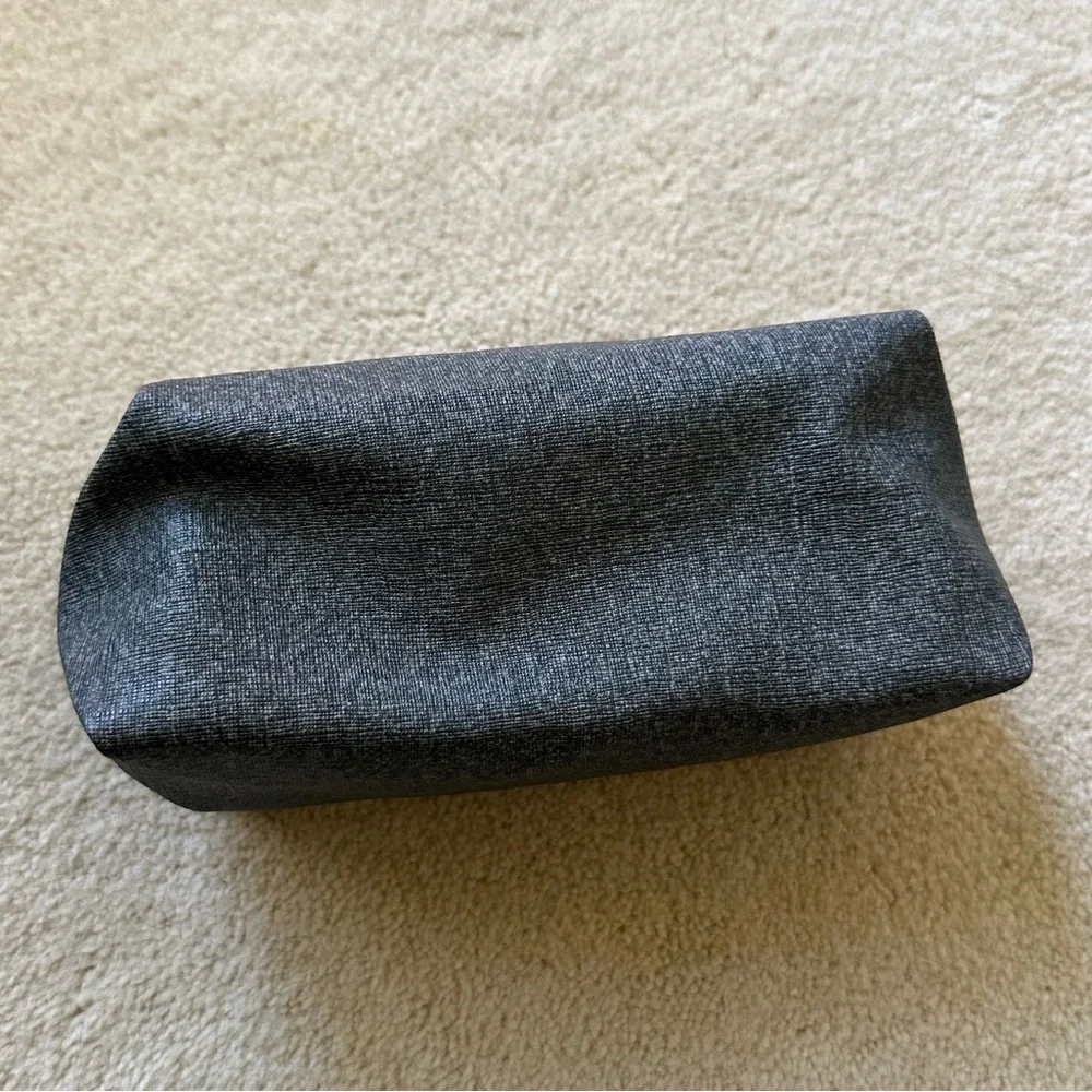 Tumi amenity items