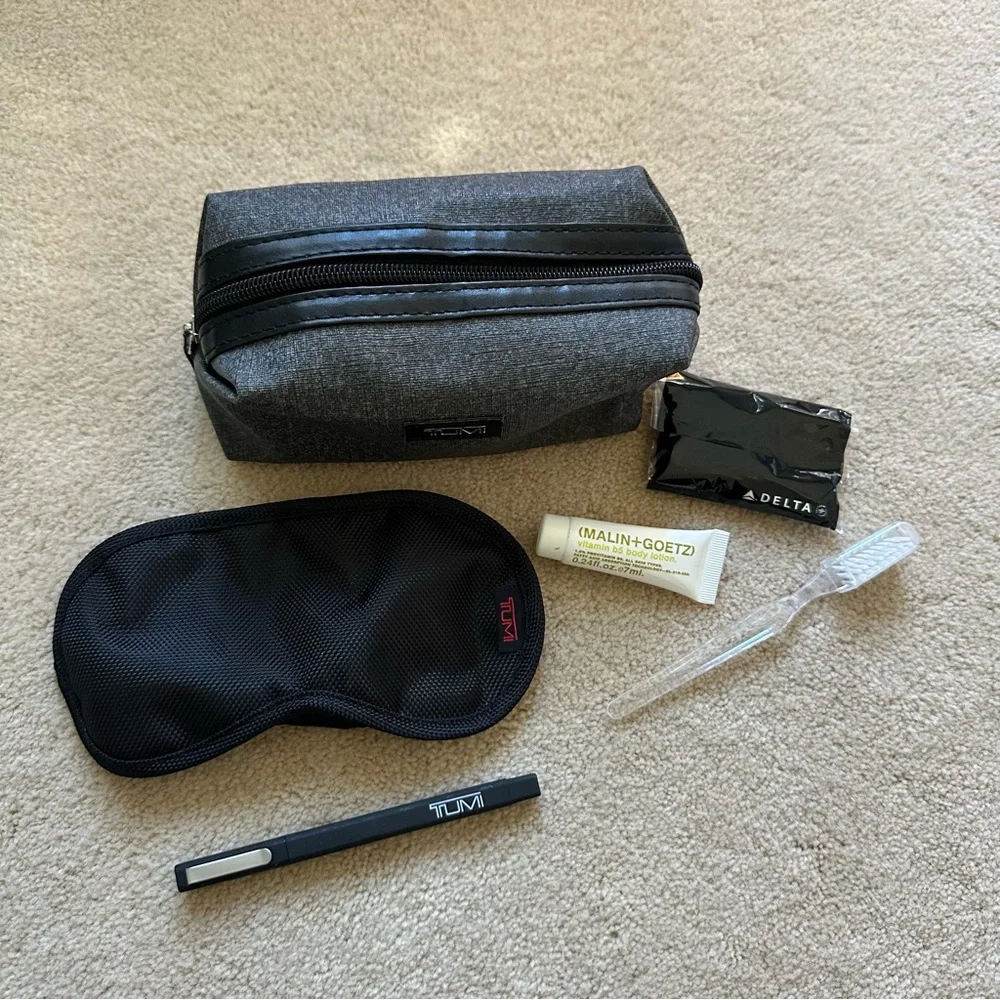 Tumi amenity items