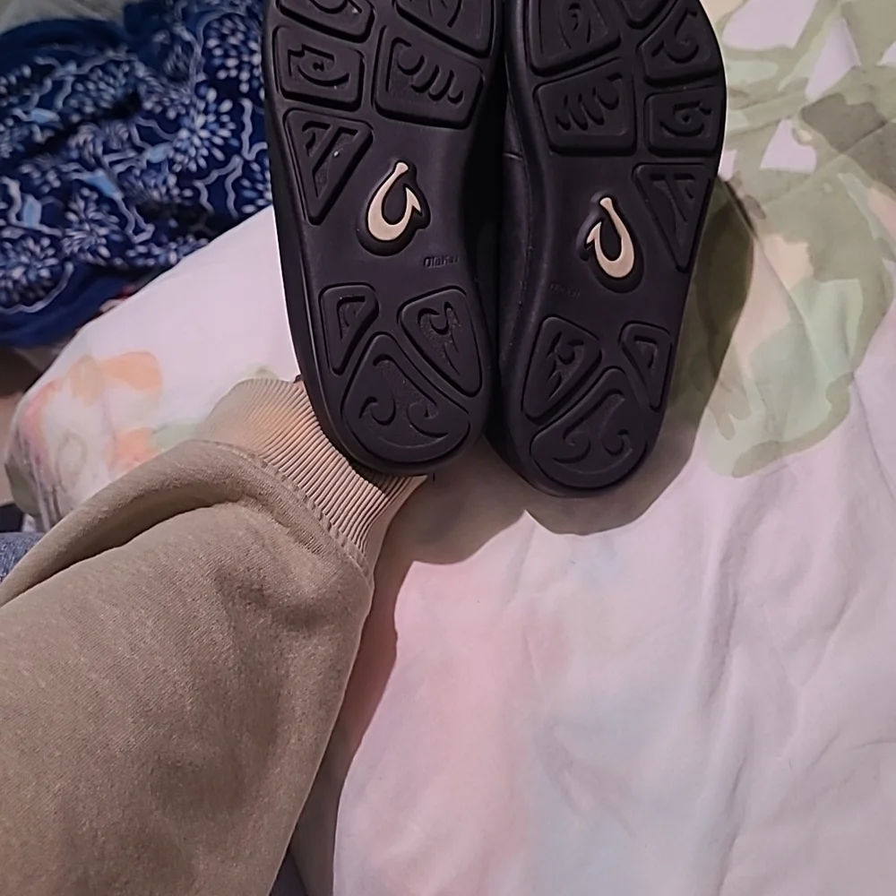 OluKai stylish black