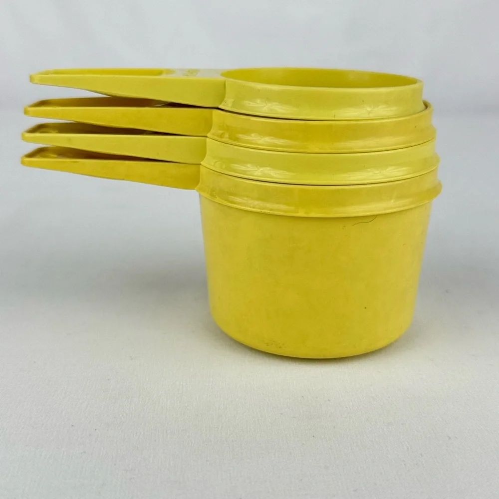 Tupperware vintage measuring