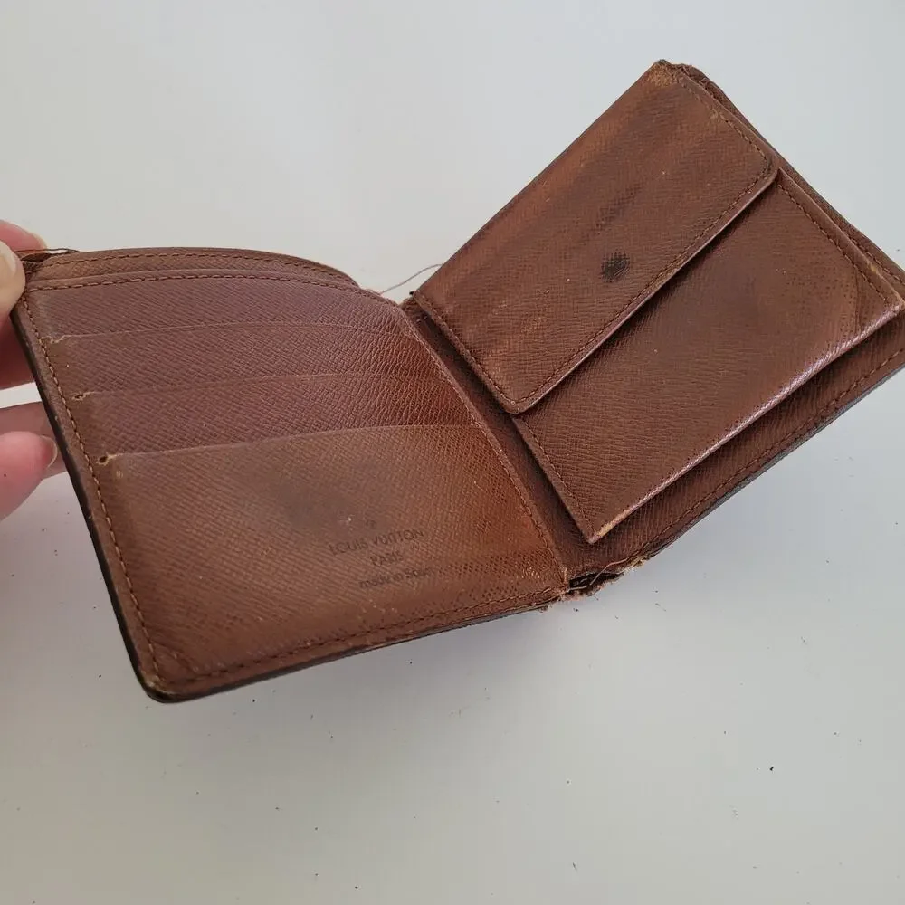 Louis Vuitton coin mostly