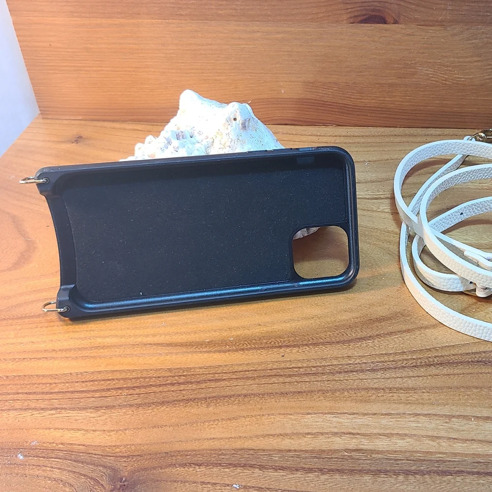 Bandolier iphone 11