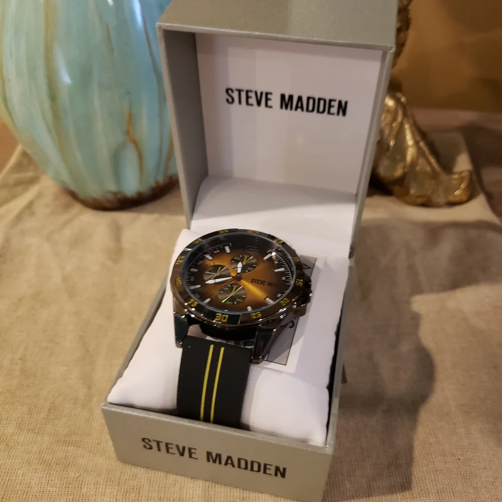 Steve Madden new box