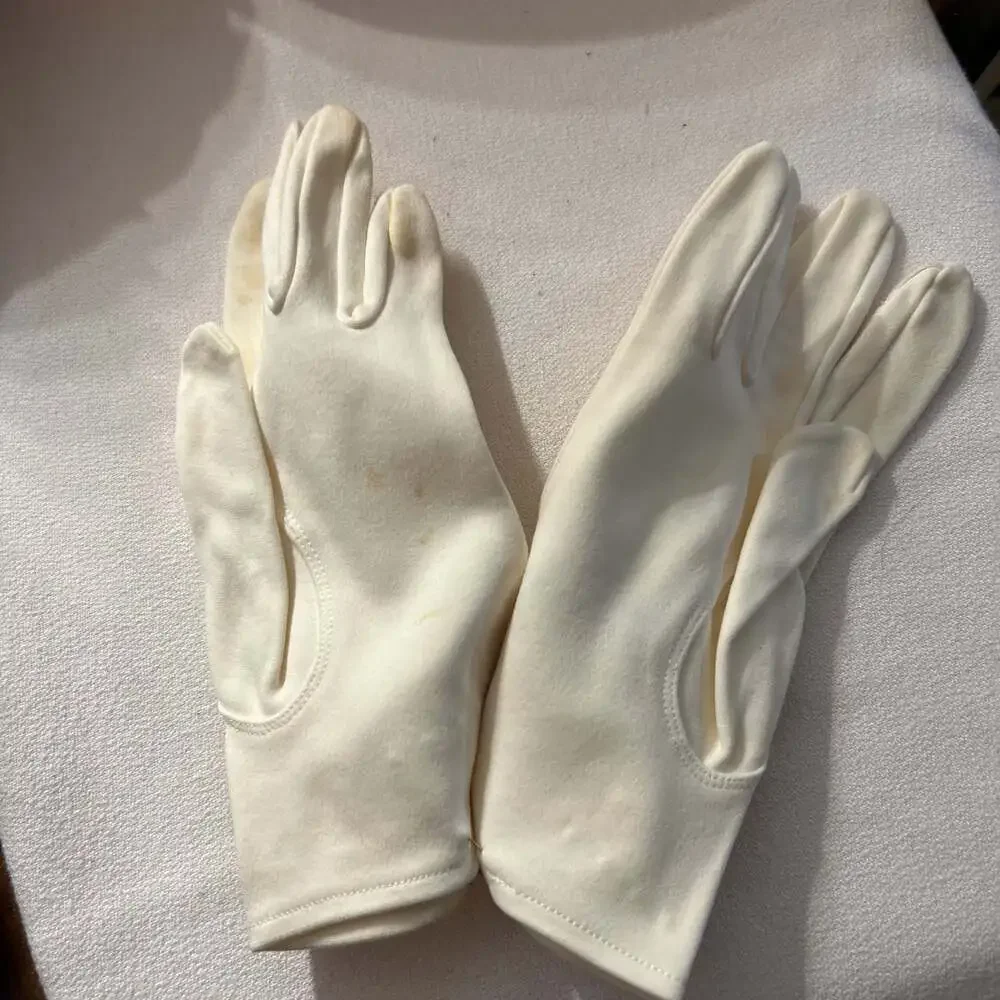 Vintage Hand Embroidered Cotton Gloves‎ with Floral Embroidery Accents