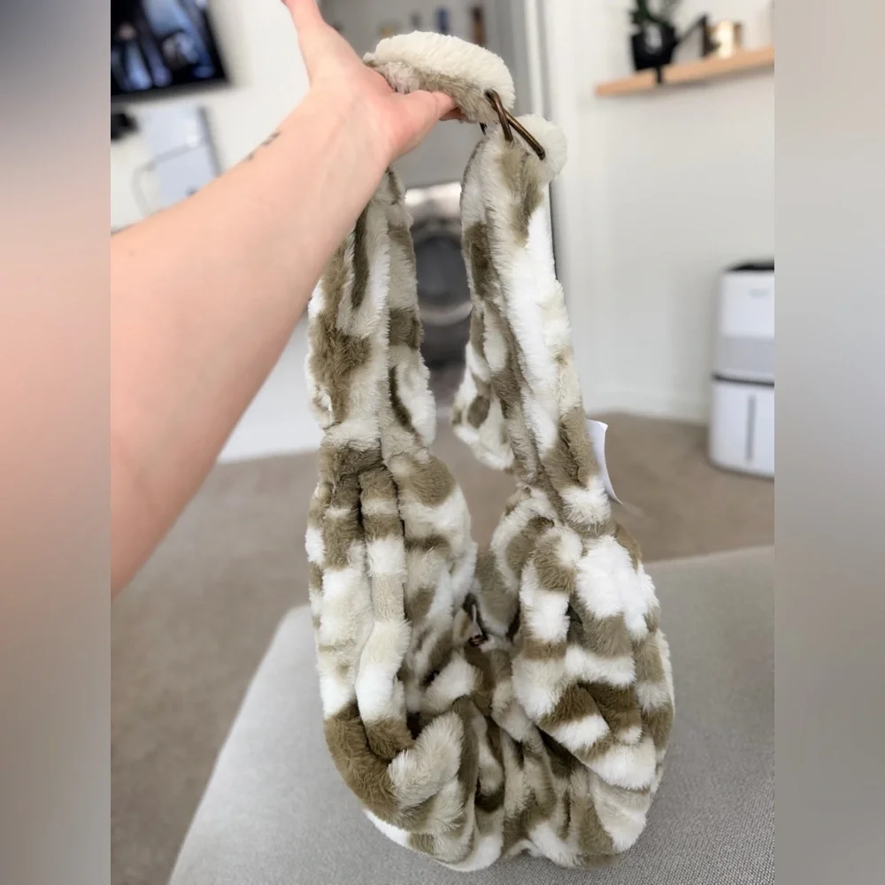 UGG new tag
