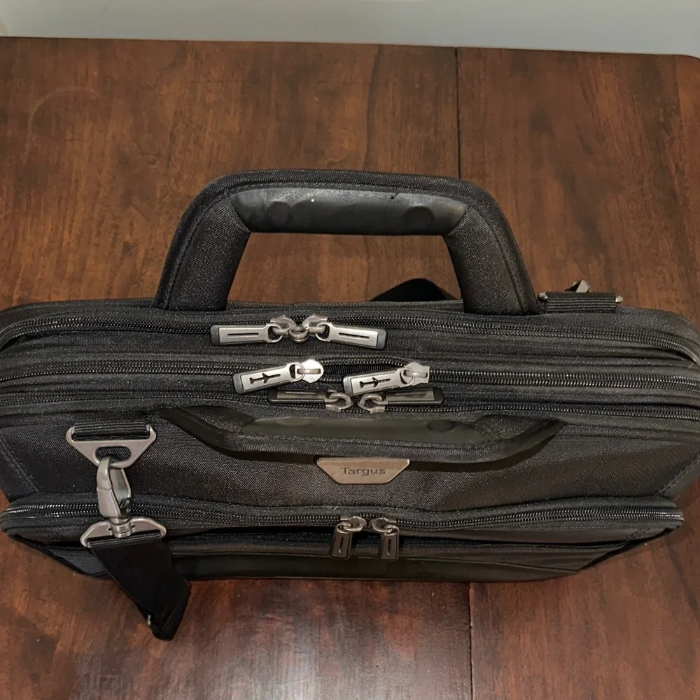Targus elegant briefcase