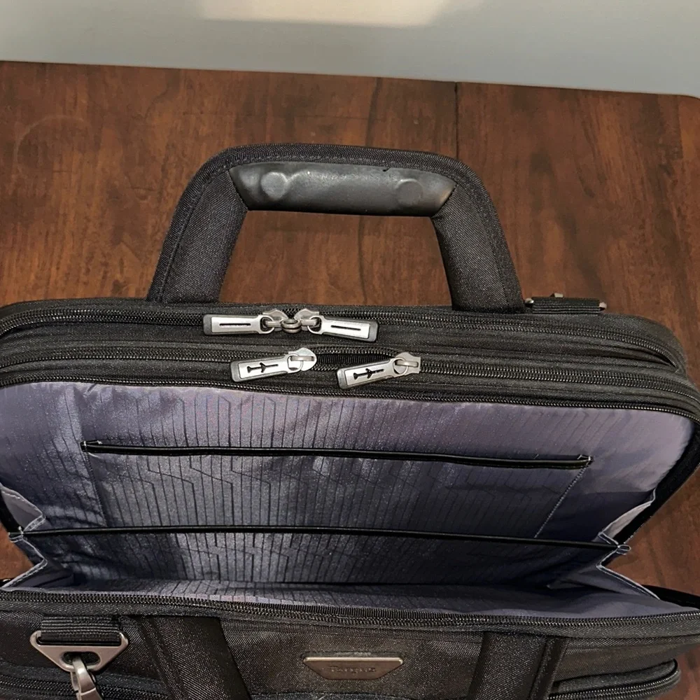 Targus elegant briefcase