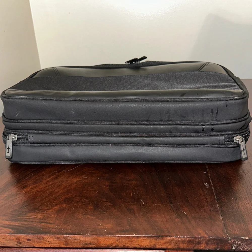 Targus elegant briefcase