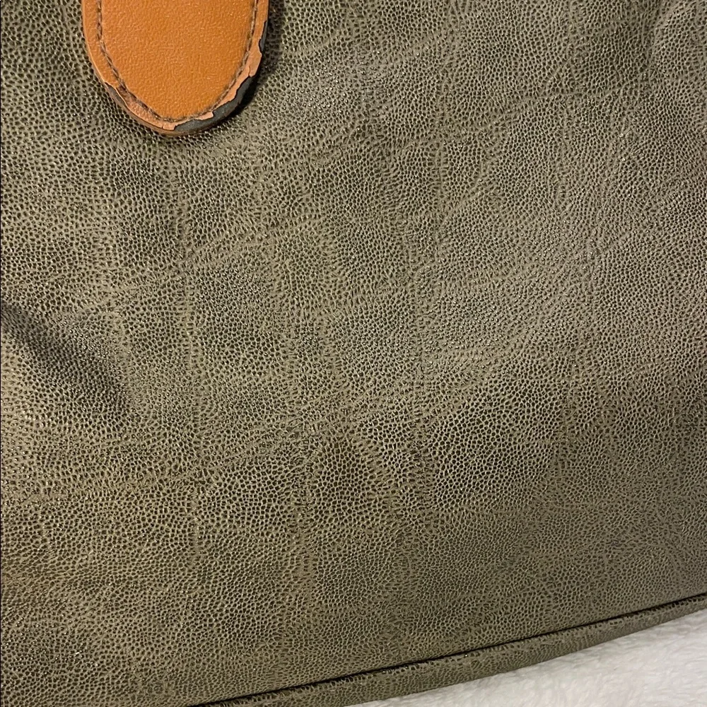 Perry Ellis itself see