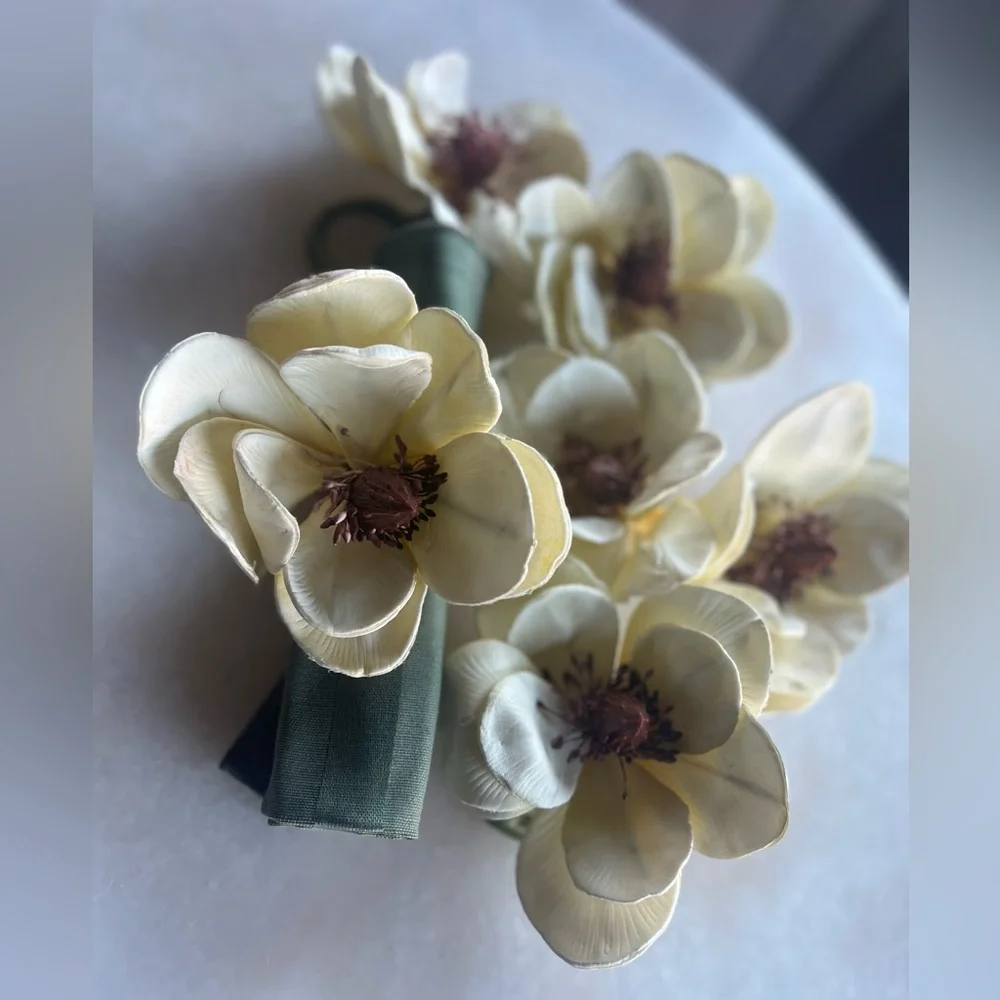 Z Gallerie Vintage Magnolia Napkin Rings – Set of 6 – Cream Floral Table Decor