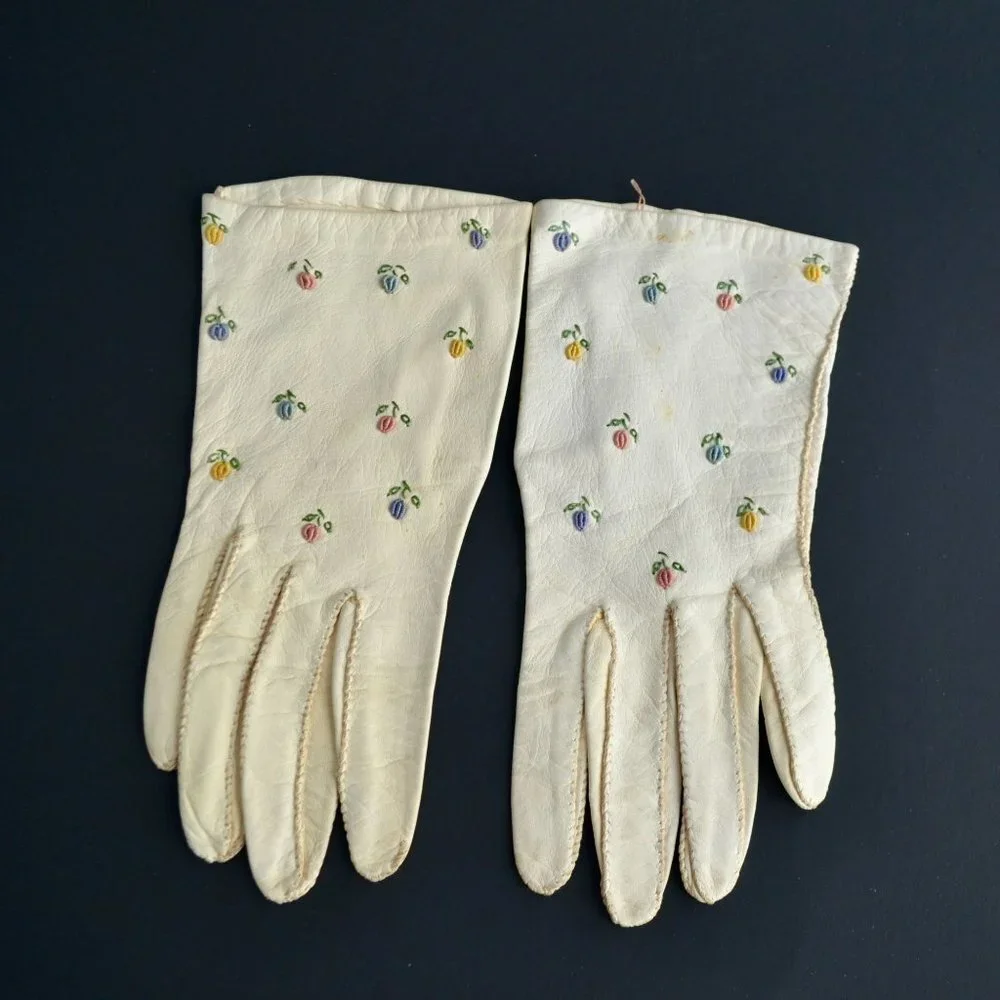 Vintage 1950s? Women's Girls Leather Floral Embroidered Gloves