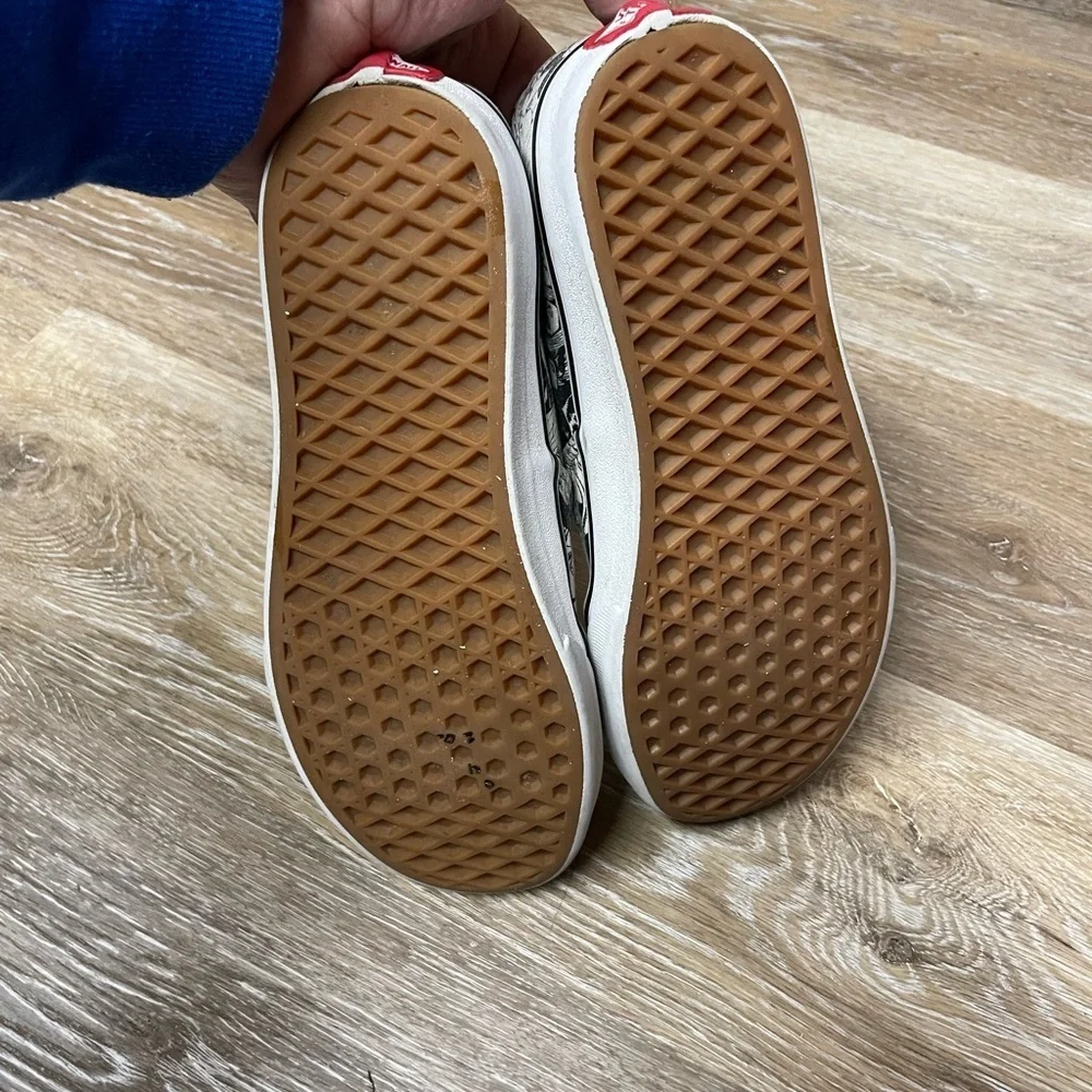 Vans X Marvel Old Sckool sneakers sz 6.5 women’s