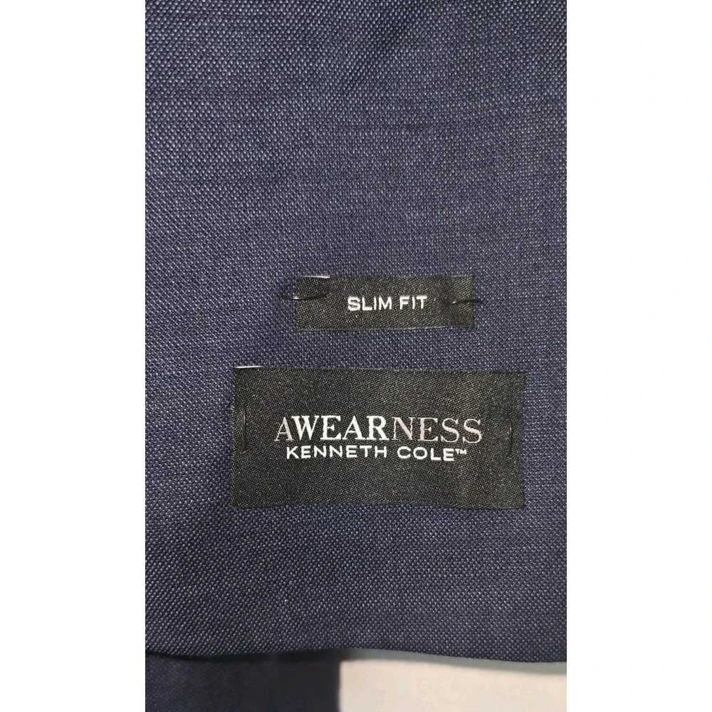 Kenneth Cole cole has hole
