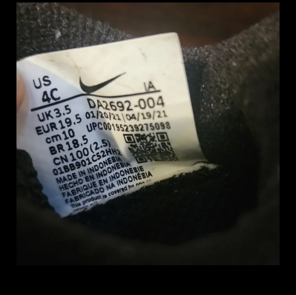 Nike baby boy black sneakers 2