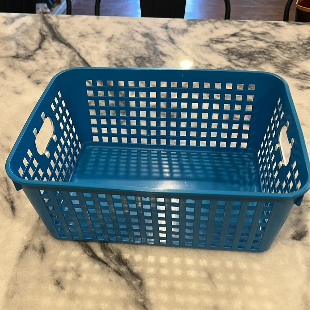 N/A blue basket