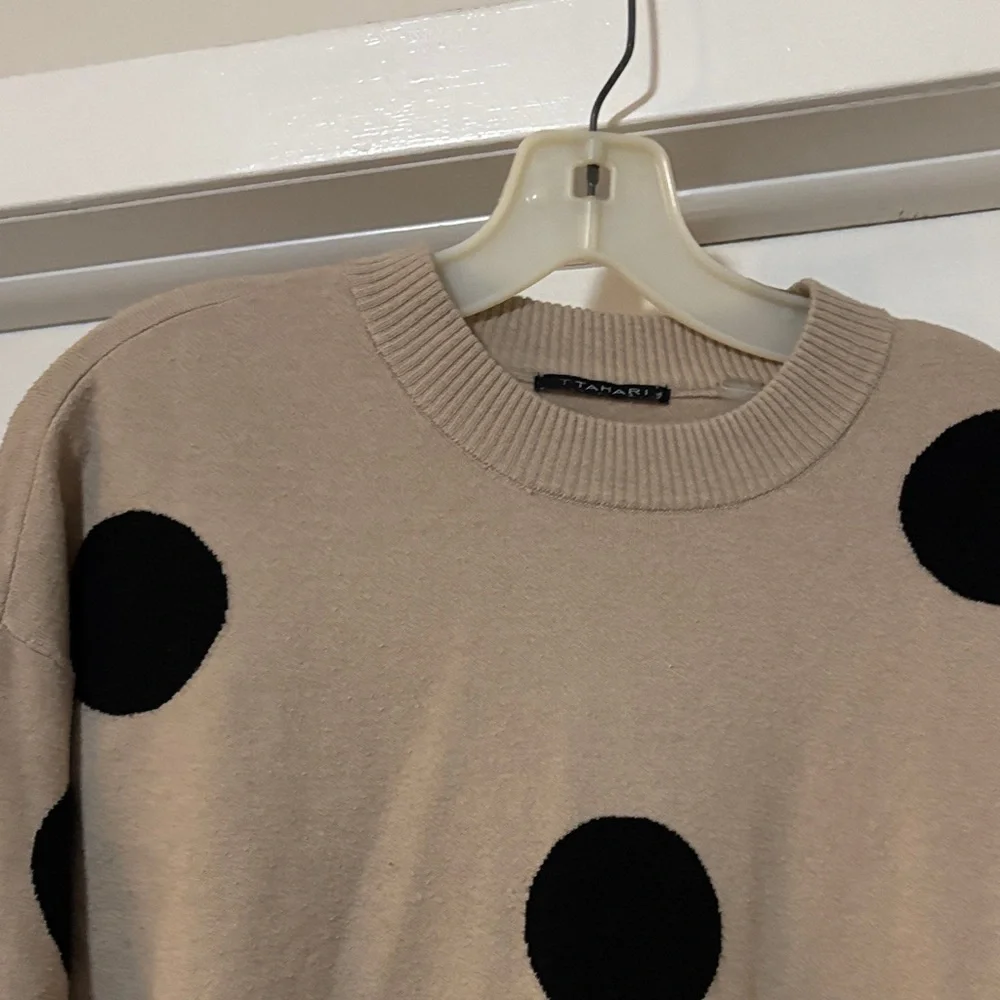 Tahari stylish beige