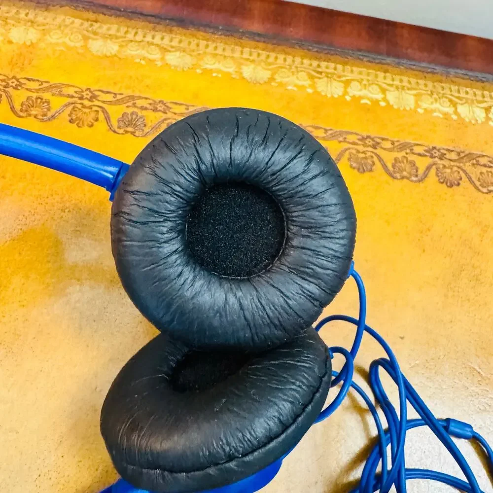 virgin america set headphones