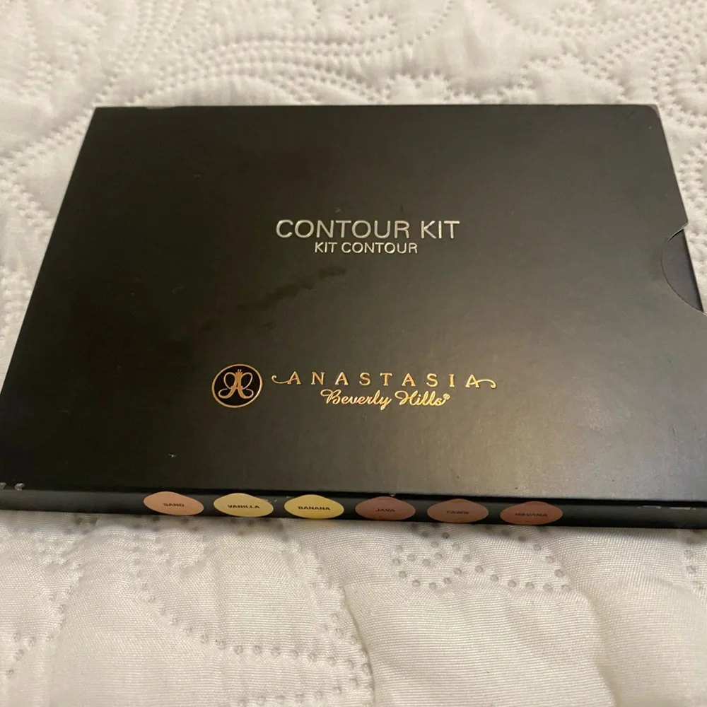 Anastasia Beverly Hills sleek black