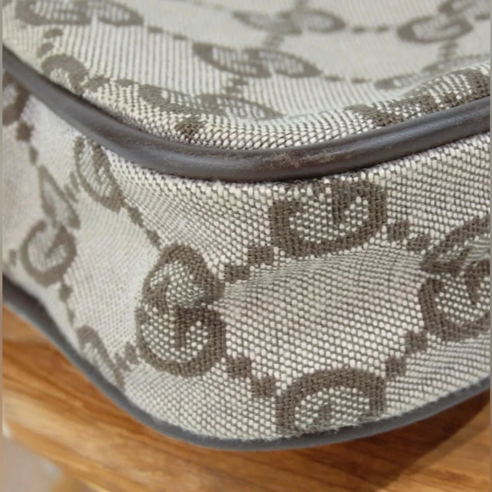Gucci pre owned