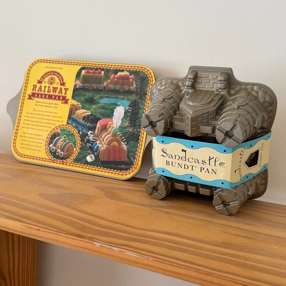 Williams Sonoma Nordic Train and Sandcastle Cake Pans