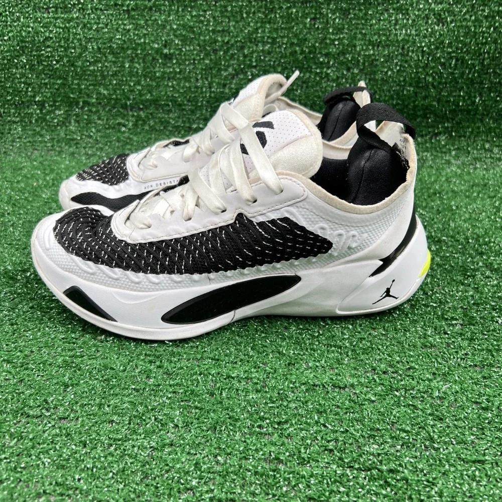 Nike shoes fast