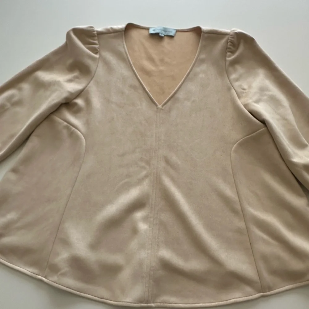 TUCKERNUCK Suede Easton V-Neck Puff Balloon Sleeve Blouse Cream Western Chic Med
