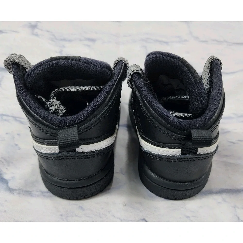 Black & White nike air