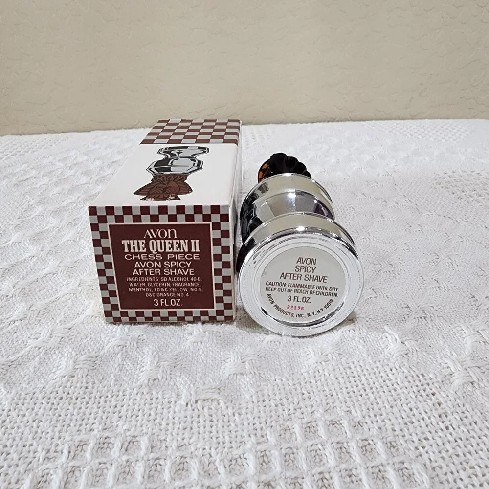 Vintage Avon THE QUEEN II CHESS PIECE Bottle Spicy Full Original Box