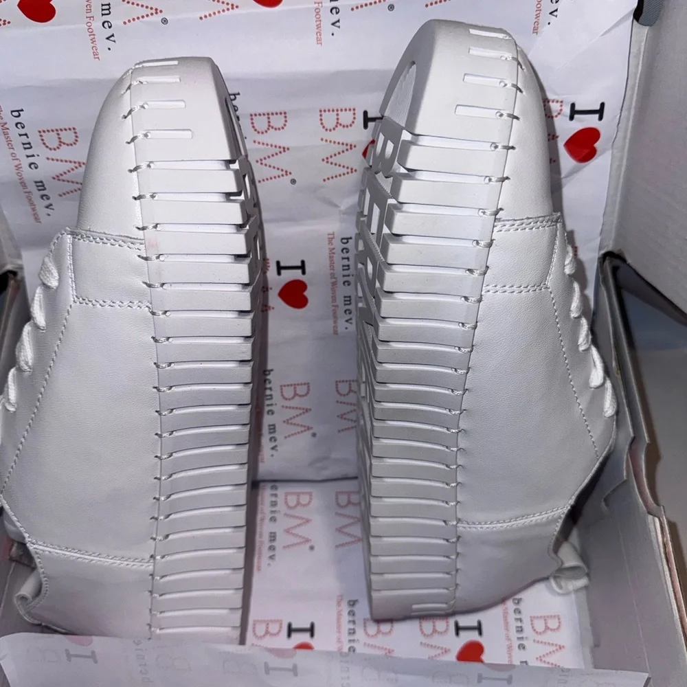 bernie mev. comfortable white