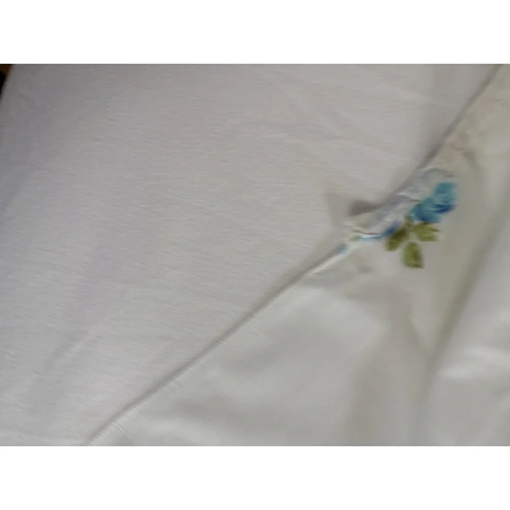 Vtg. The Treasury Blue White Floral Fitted Vtg Sheet Double 72x84 Cottage Flower