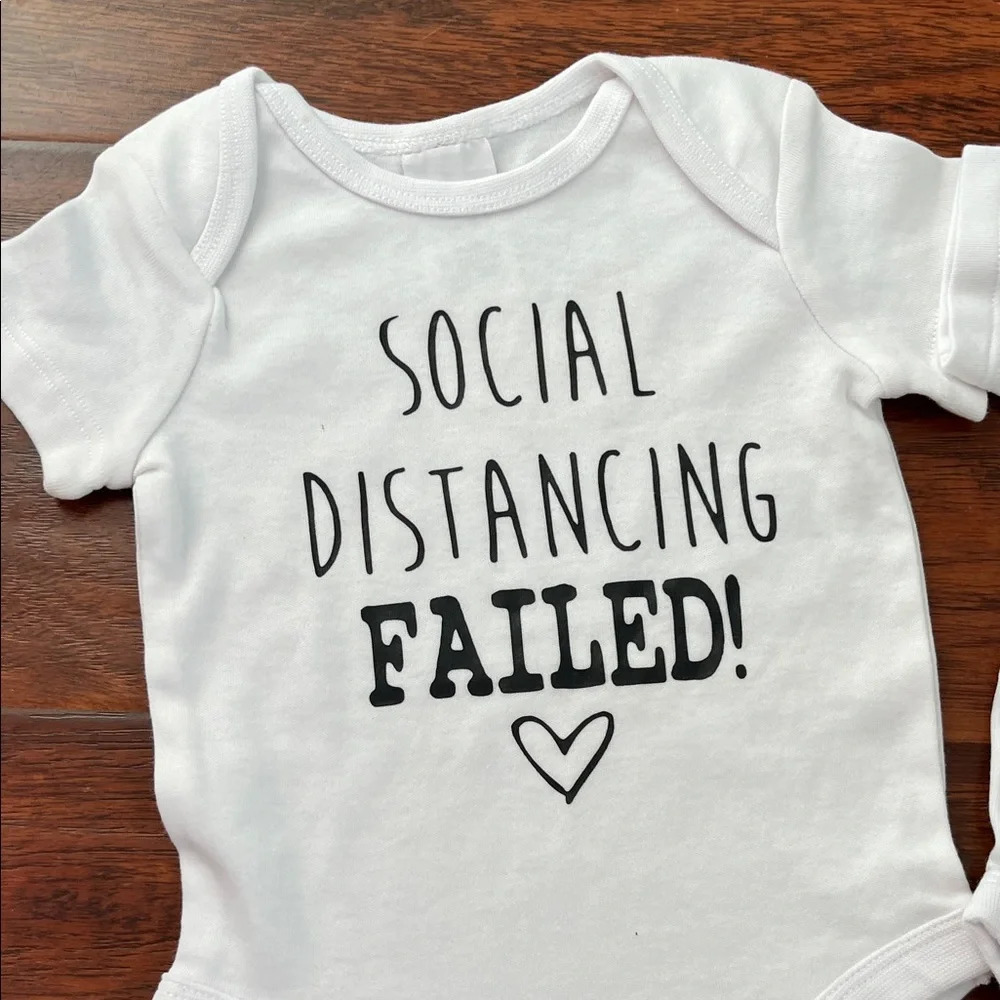 ⭐️⭐️ PICK 5 / $20 (2) Baby White Graphic One Pieces Onesies 0-3M