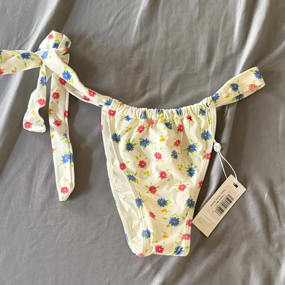 NWT FRANKIES BIKINIS Kealy Tie Side Cheeky Bikini Bottom, Water Blossom, size L