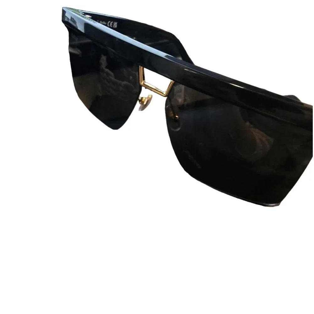 MaxMara they box feature