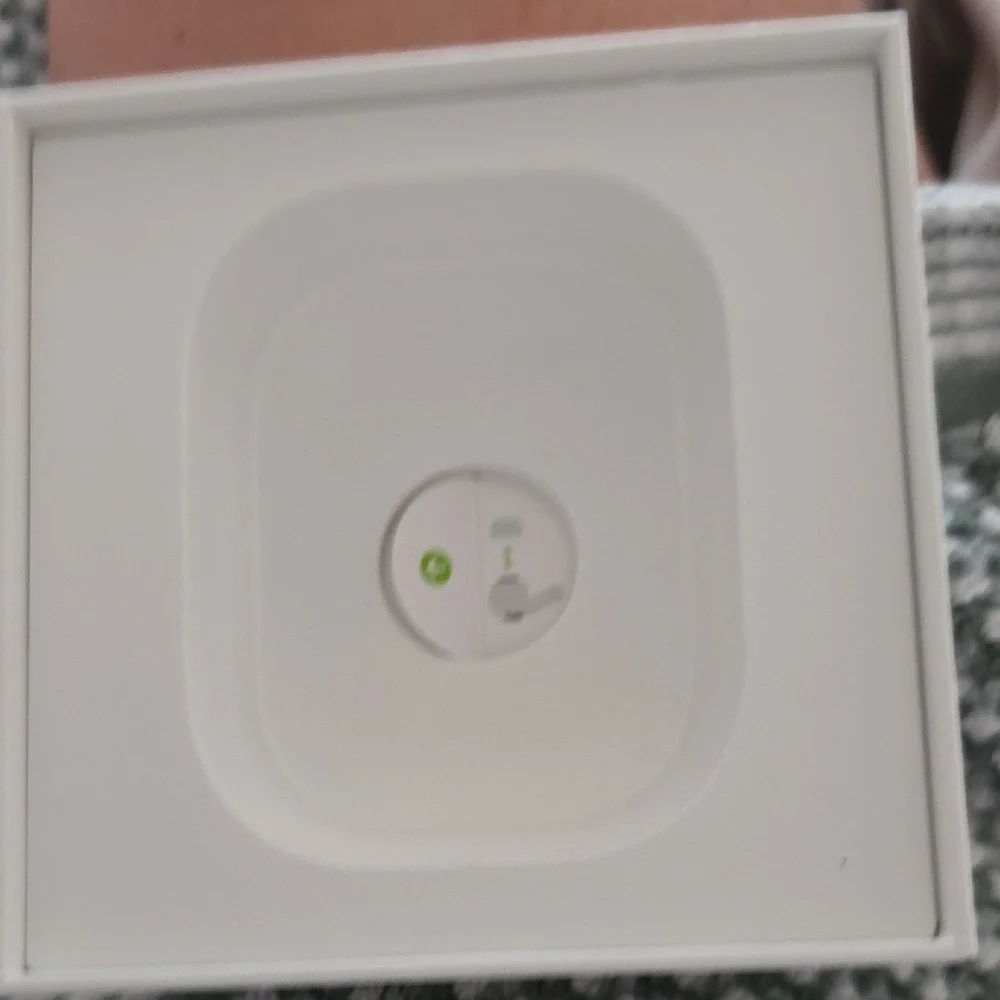 Apple Wireless Earbuds with White Charging Case With Box