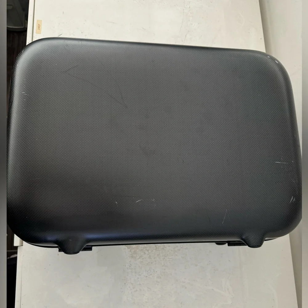 Globe-Trotter compact hard