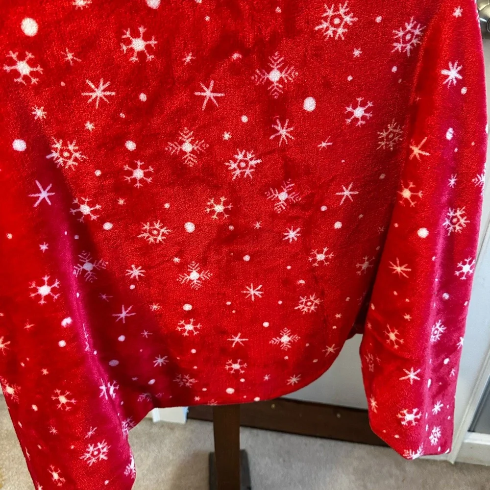 Red Snowflake Holiday throw
