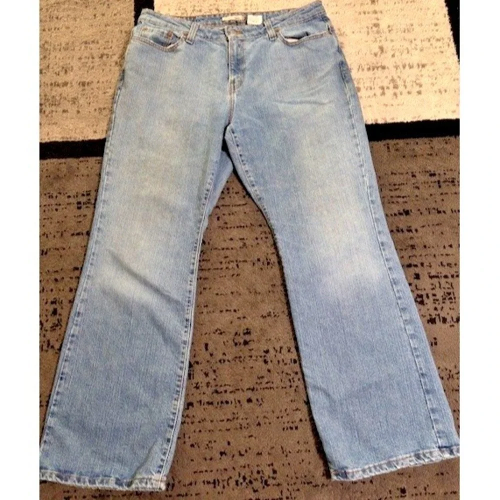 Levis that button
