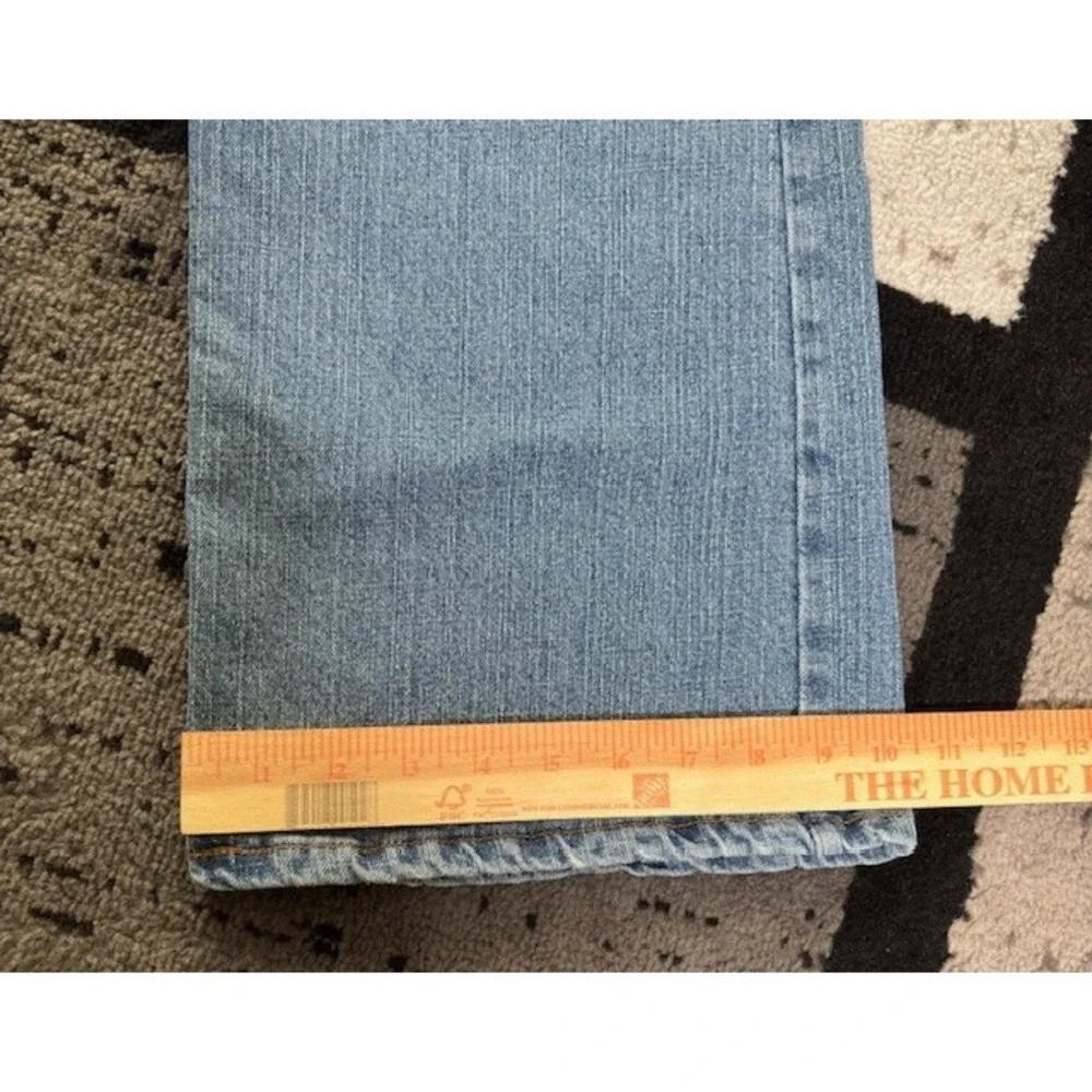 Levis lighting item actual