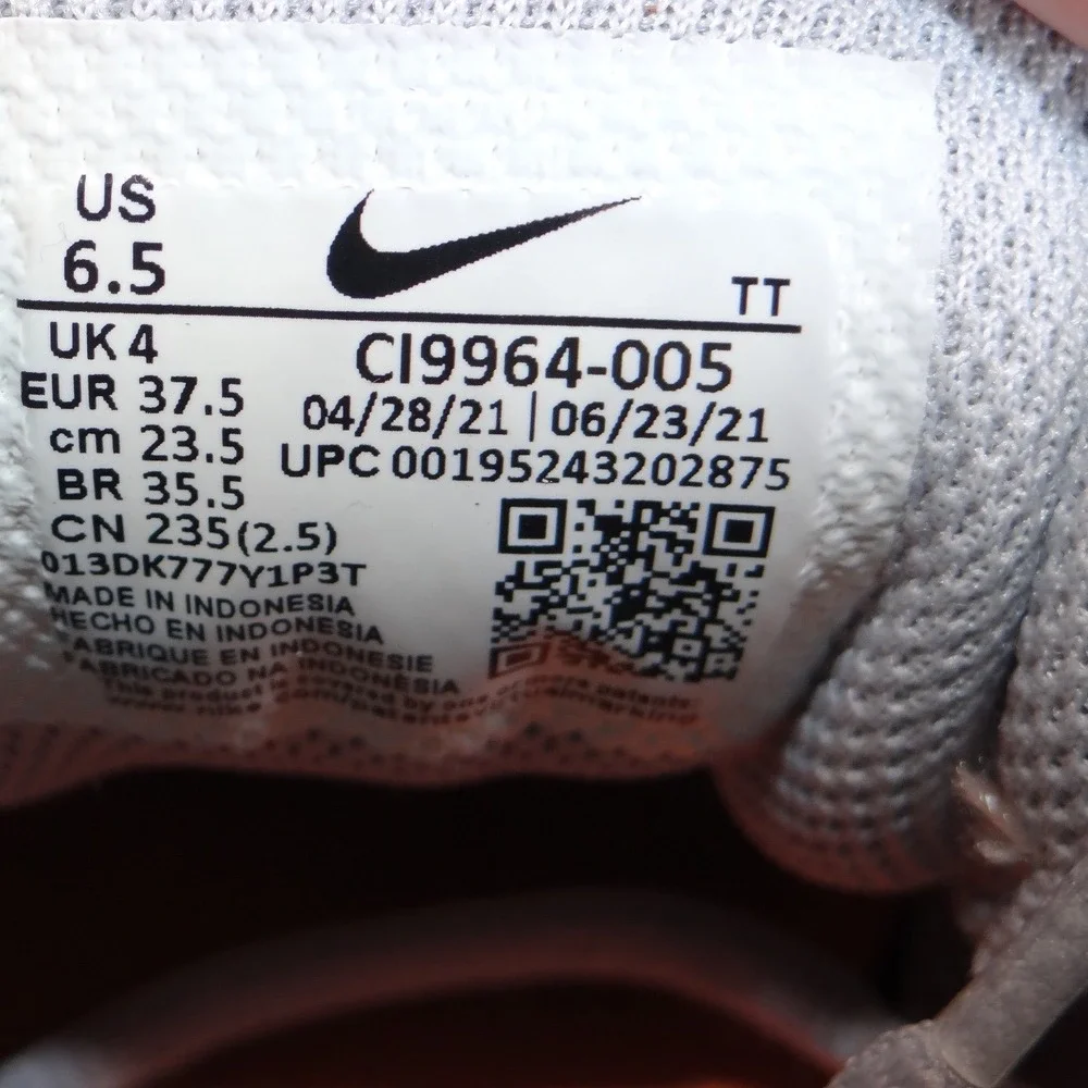 Nike fits women
