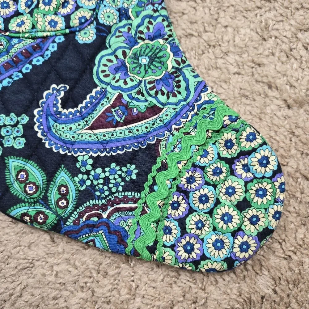 Vera Bradley minor signs