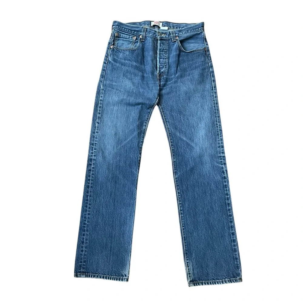 Levi’s 501 Original Fit Straight Leg Jeans Medium Wash Button Fly Vintage Style