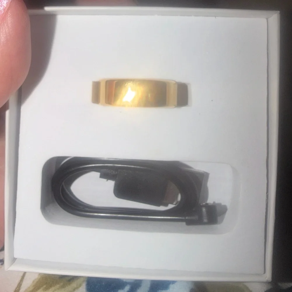 Smart Health Tracking Ring in Gold