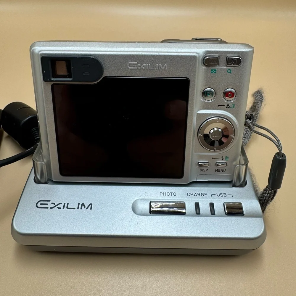 BROKEN Casio Exilim 5.0 Mega Pixels Compact Digital Camera w/manual FOR PARTS