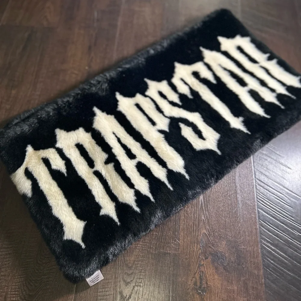 AKIRA luxurious faux