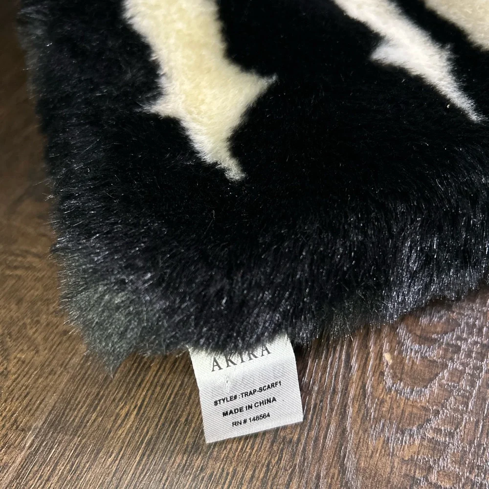AKIRA luxurious faux