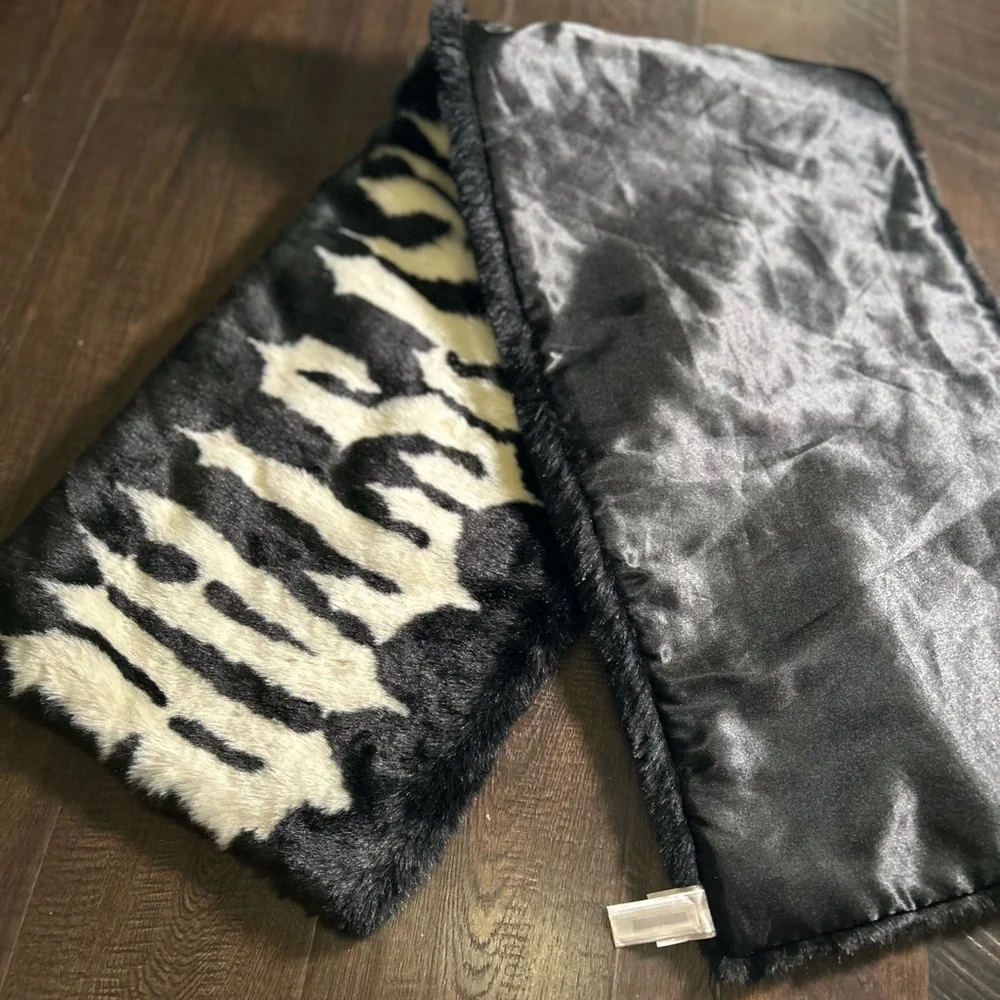 AKIRA luxurious faux
