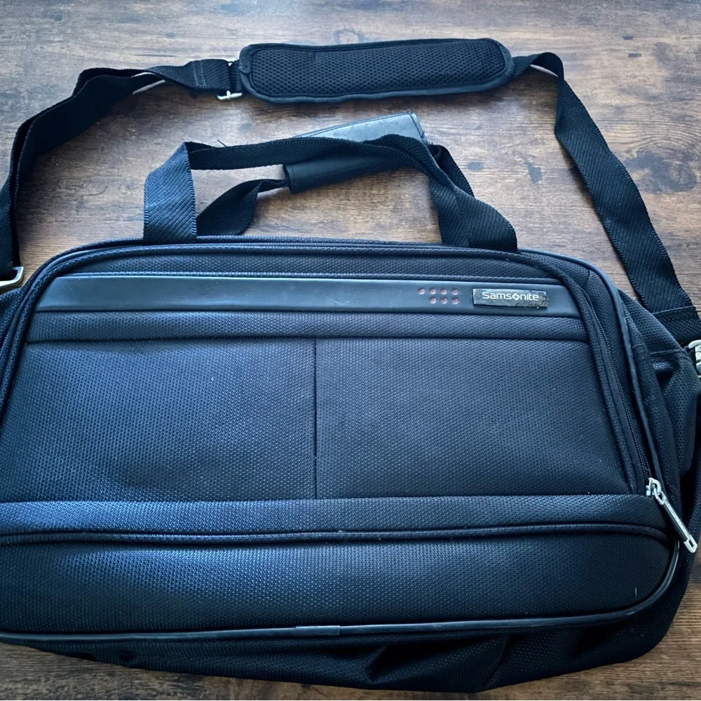 Samsonite Black Laptop Briefcase with Shoulder Strap